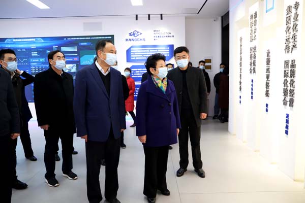 浙江省政協(xié)主席、黨組書記黃莉新一行調(diào)研杭叉集團(tuán)
